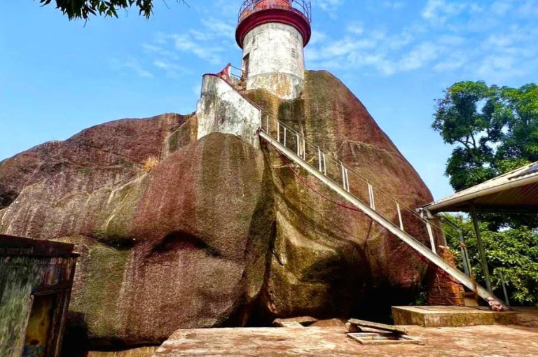 Île Tamara Lighthouse